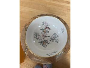LENOX Serenade 8 3/4 Inch Footed Bowl with 24k Gold Trim